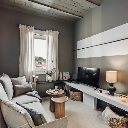 Apartment Pirineu - 2 Bedrooms In Sant Gervasi